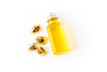 L’huile de moringa est un soin ancestral et source de bienfaits merveilleux pour la peau et les cheveux